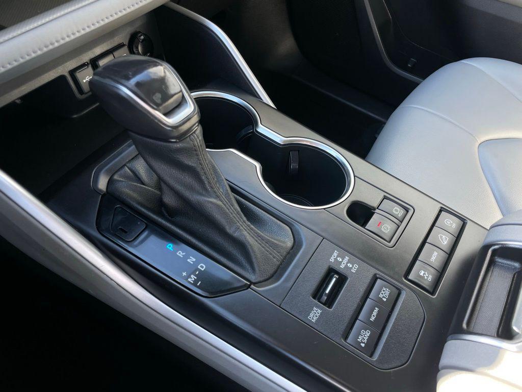used 2021 Toyota Highlander car, priced at $32,980