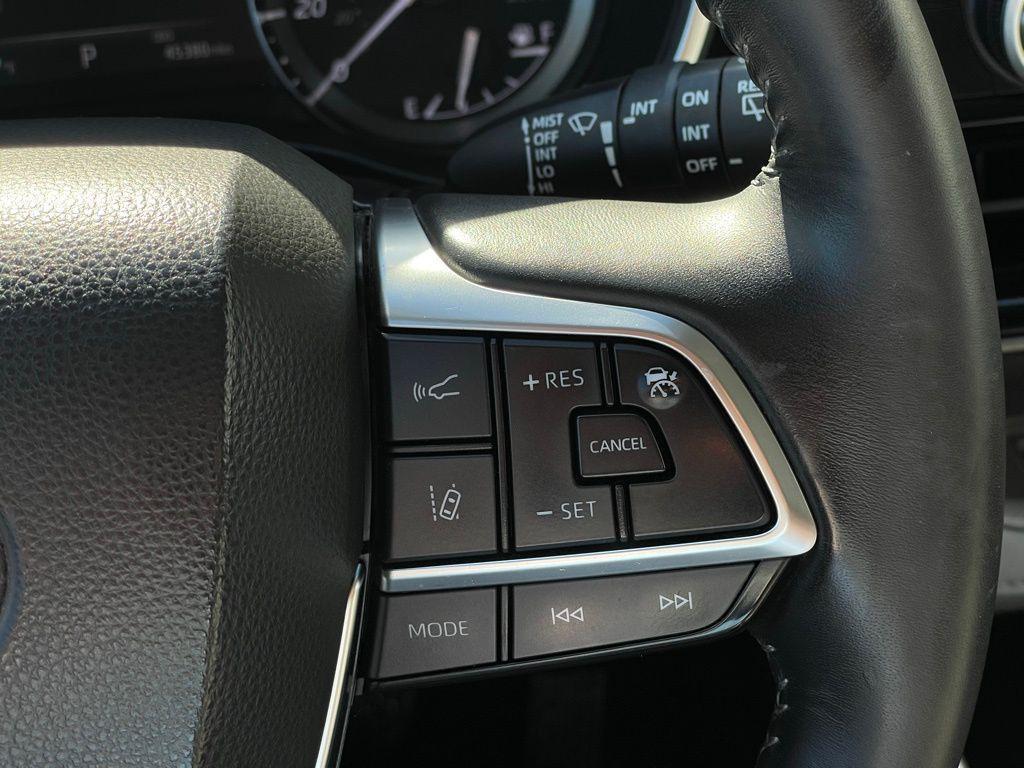 used 2021 Toyota Highlander car, priced at $32,980