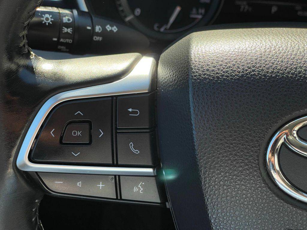 used 2021 Toyota Highlander car, priced at $32,980