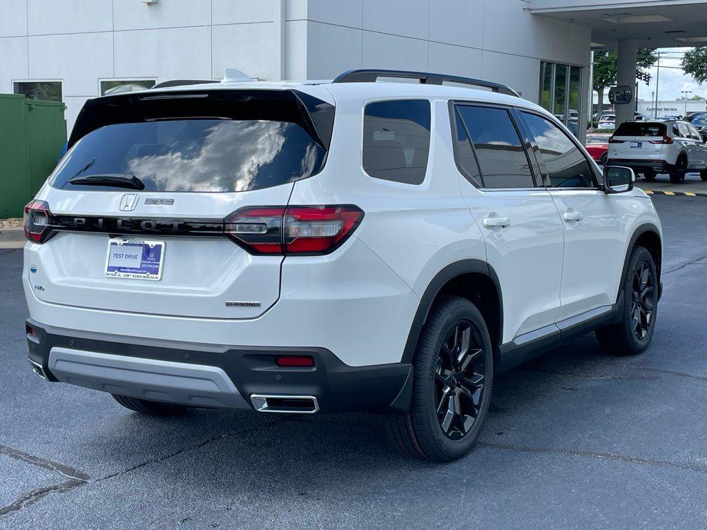 new 2025 Honda Pilot car, priced at $53,405