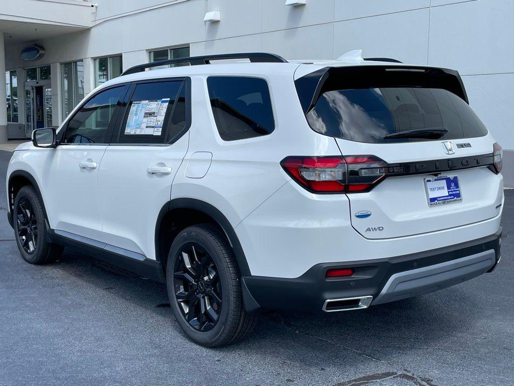 new 2025 Honda Pilot car, priced at $53,405