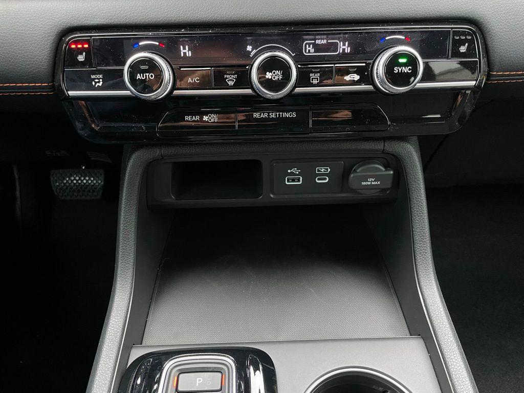 new 2025 Honda Pilot car, priced at $44,980