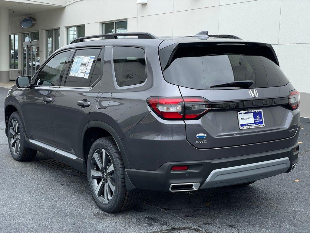 new 2025 Honda Pilot car, priced at $51,095