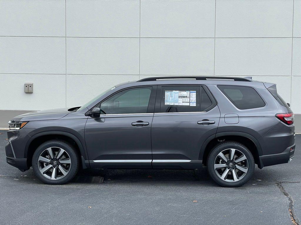 new 2025 Honda Pilot car, priced at $51,095