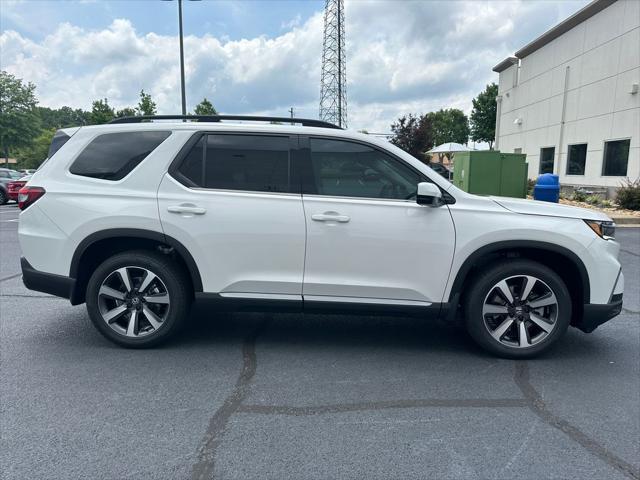 new 2025 Honda Pilot car, priced at $51,450