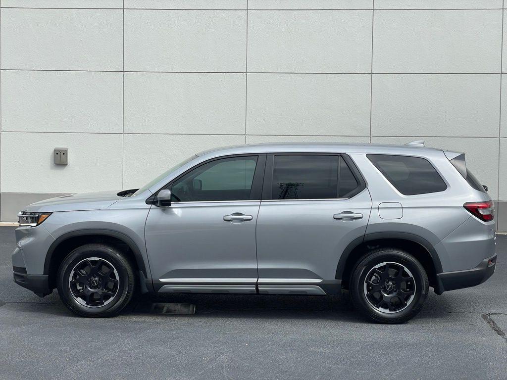 used 2025 Honda Pilot car, priced at $43,480