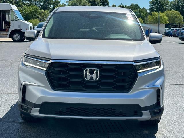 new 2025 Honda Pilot car, priced at $48,895