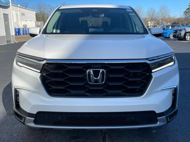 new 2025 Honda Pilot car, priced at $45,350