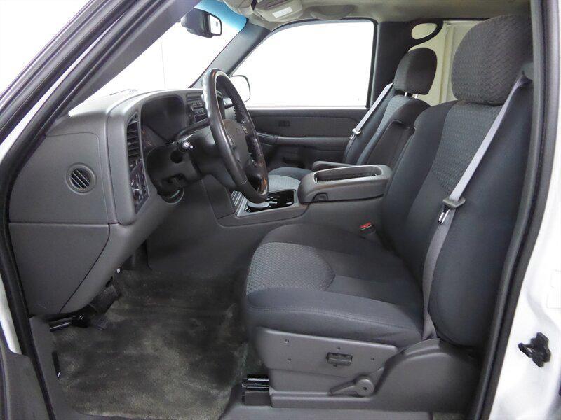 used 2003 Chevrolet Avalanche car, priced at $20,500