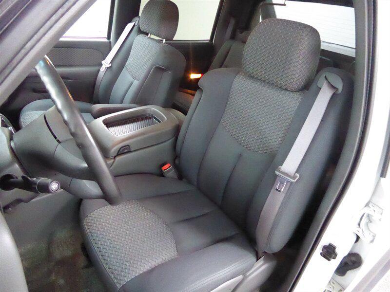 used 2003 Chevrolet Avalanche car, priced at $20,500