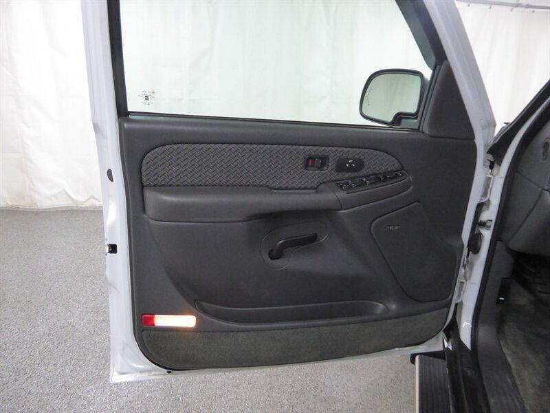 used 2003 Chevrolet Avalanche car, priced at $20,500