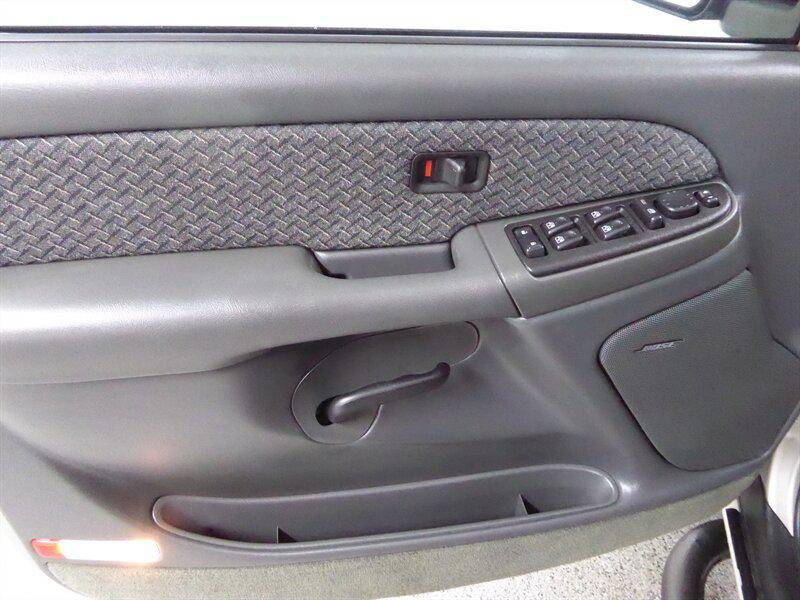 used 2004 Chevrolet Avalanche car, priced at $17,500