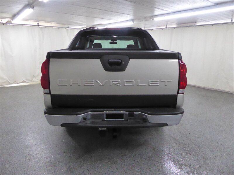 used 2004 Chevrolet Avalanche car, priced at $17,500