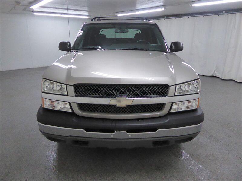 used 2004 Chevrolet Avalanche car, priced at $17,500