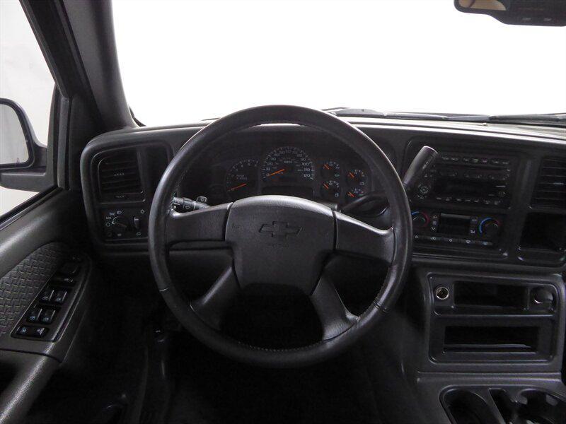 used 2004 Chevrolet Avalanche car, priced at $17,500