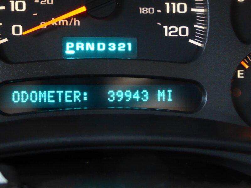 used 2004 Chevrolet Avalanche car, priced at $17,500