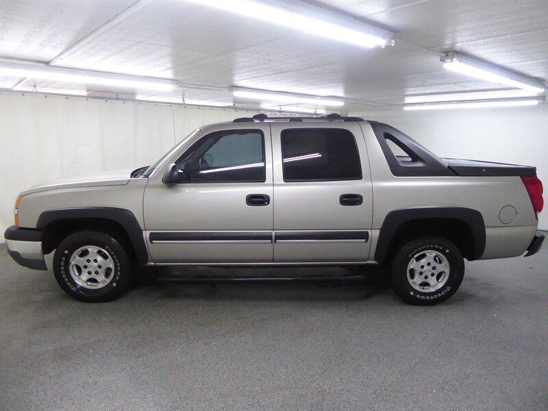 used 2004 Chevrolet Avalanche car, priced at $17,500
