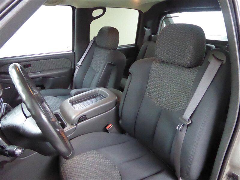 used 2004 Chevrolet Avalanche car, priced at $17,500