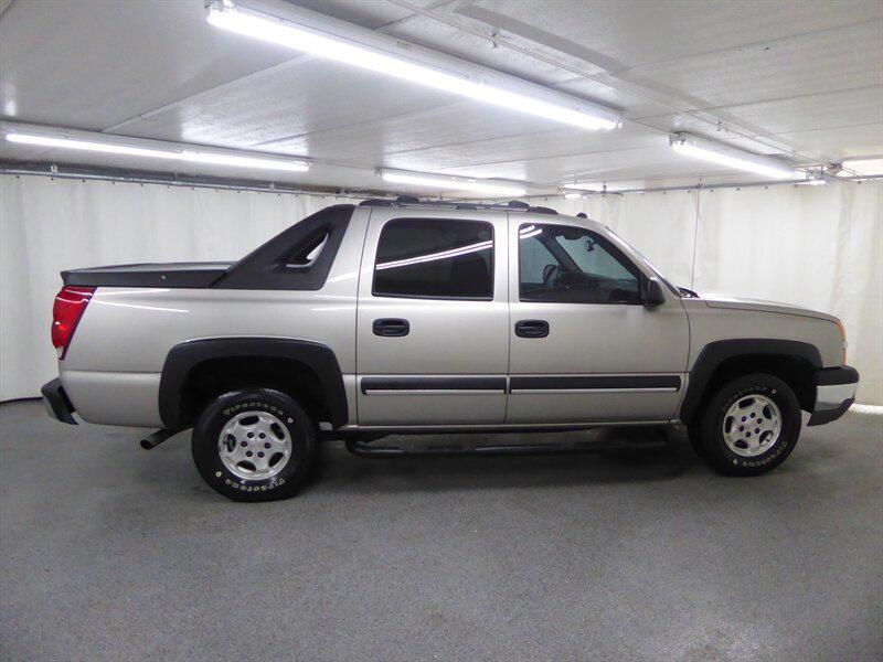 used 2004 Chevrolet Avalanche car, priced at $17,500