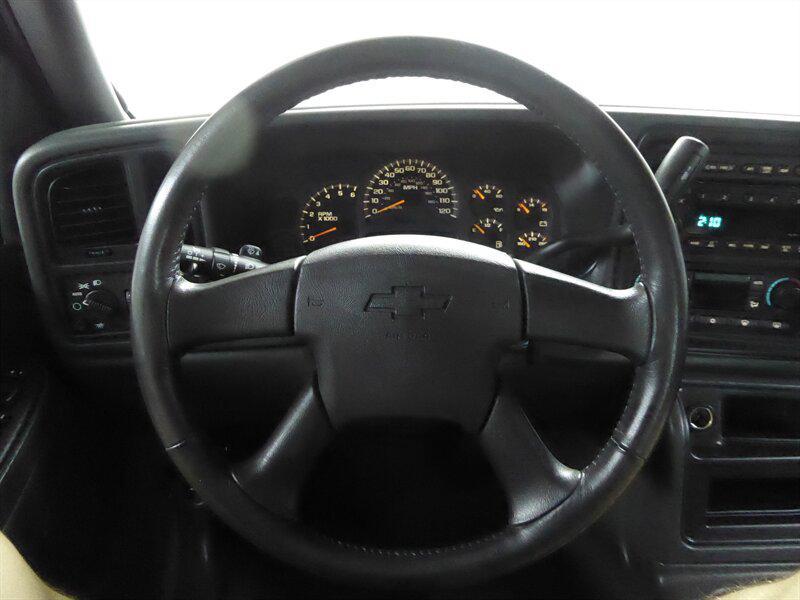 used 2004 Chevrolet Avalanche car, priced at $17,500