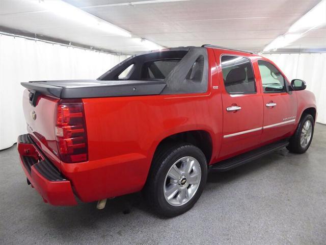 used 2009 Chevrolet Avalanche car, priced at $19,000