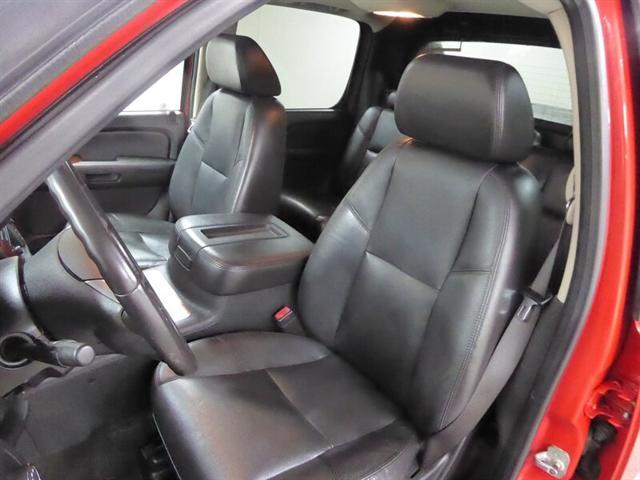 used 2009 Chevrolet Avalanche car, priced at $19,000