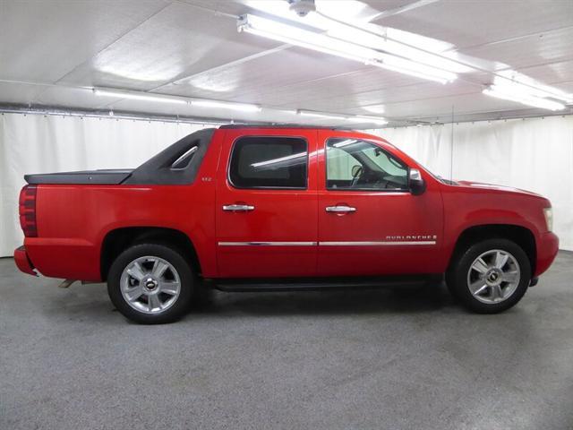 used 2009 Chevrolet Avalanche car, priced at $19,000