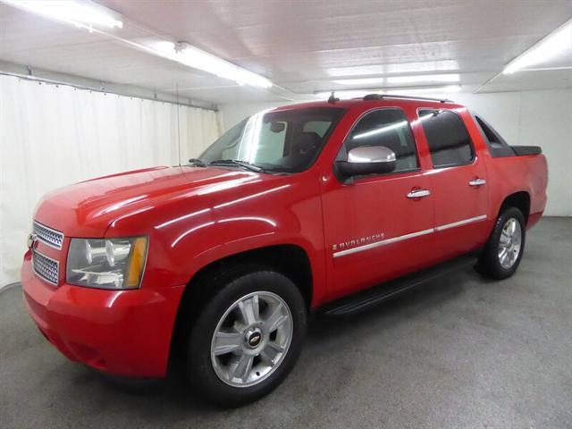 used 2009 Chevrolet Avalanche car, priced at $19,000