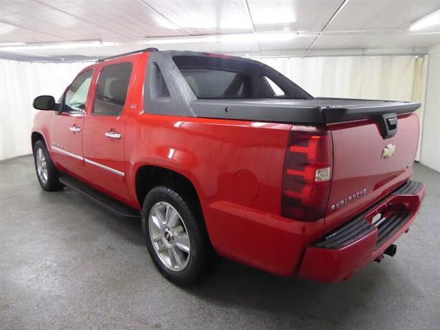 used 2009 Chevrolet Avalanche car, priced at $19,000