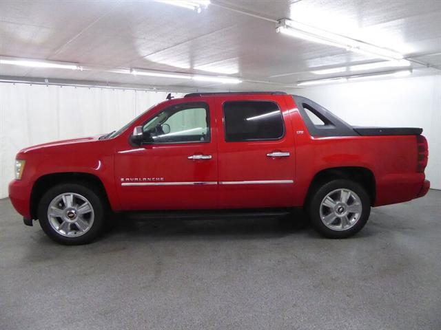 used 2009 Chevrolet Avalanche car, priced at $19,000