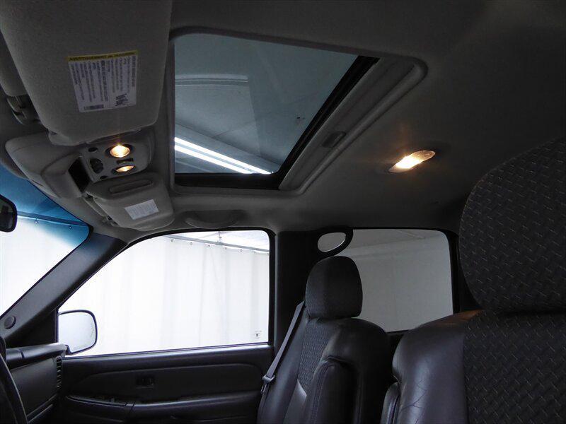 used 2003 Chevrolet Avalanche car, priced at $20,500