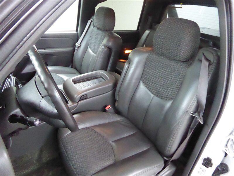 used 2003 Chevrolet Avalanche car, priced at $20,500