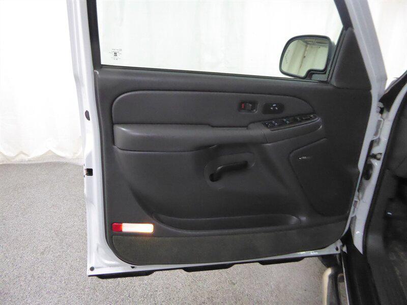 used 2003 Chevrolet Avalanche car, priced at $20,500