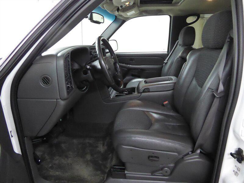 used 2003 Chevrolet Avalanche car, priced at $20,500