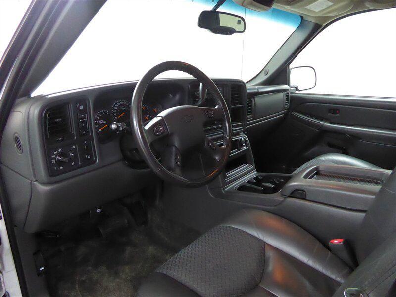 used 2003 Chevrolet Avalanche car, priced at $20,500