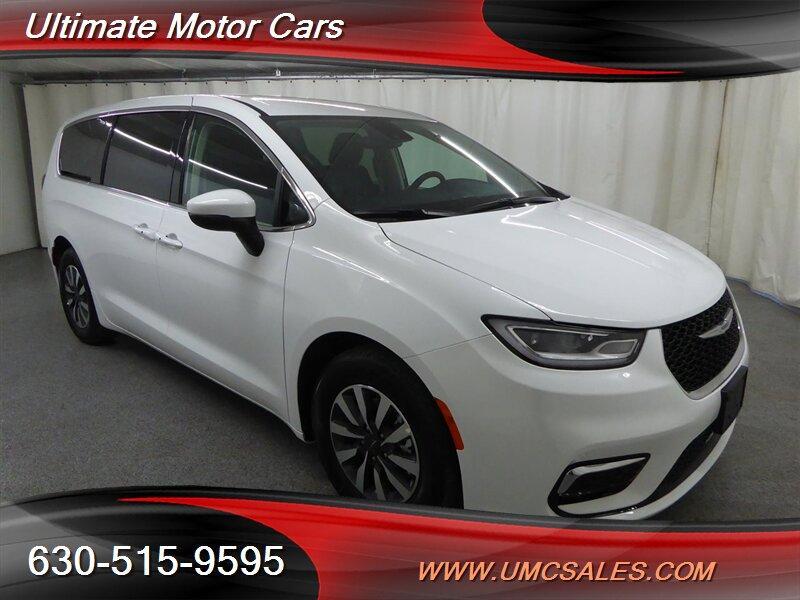 used 2023 Chrysler Pacifica Hybrid car, priced at $36,000