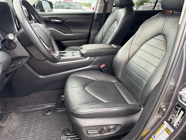 used 2023 Toyota Highlander car, priced at $36,999