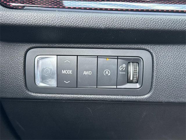 used 2025 Chevrolet Traverse car, priced at $55,999