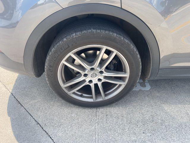 used 2019 Porsche Cayenne car, priced at $27,591