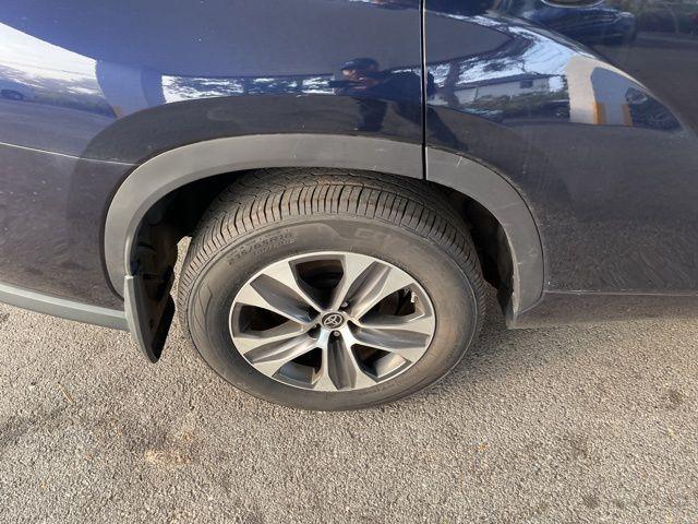 used 2022 Toyota Highlander car, priced at $32,698