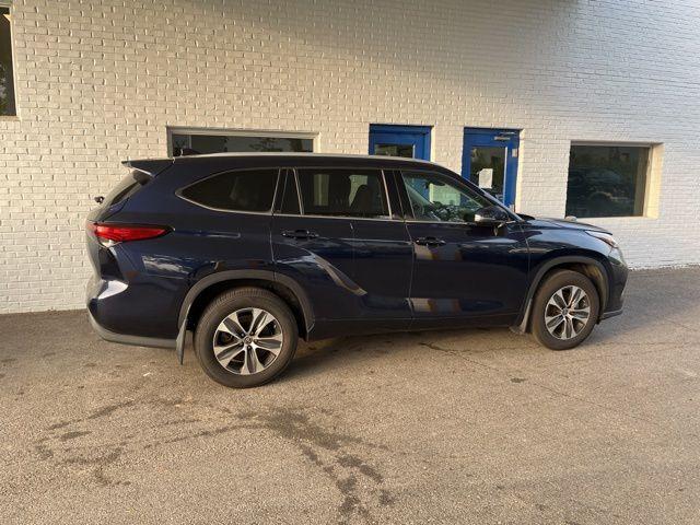 used 2022 Toyota Highlander car, priced at $32,698