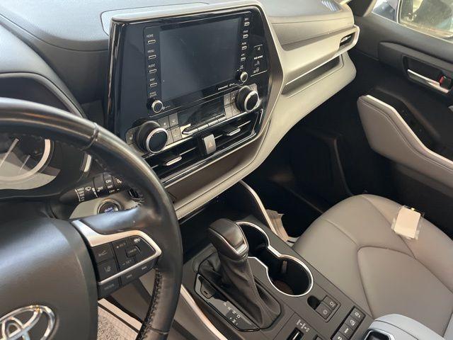 used 2022 Toyota Highlander car, priced at $32,698