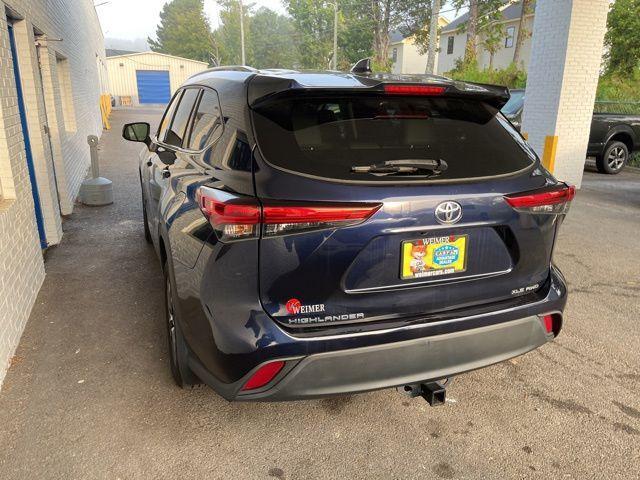 used 2022 Toyota Highlander car, priced at $32,698