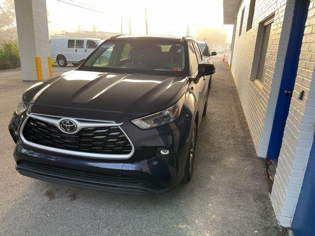 used 2022 Toyota Highlander car, priced at $32,698