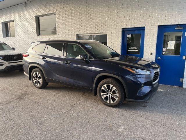 used 2022 Toyota Highlander car, priced at $32,698