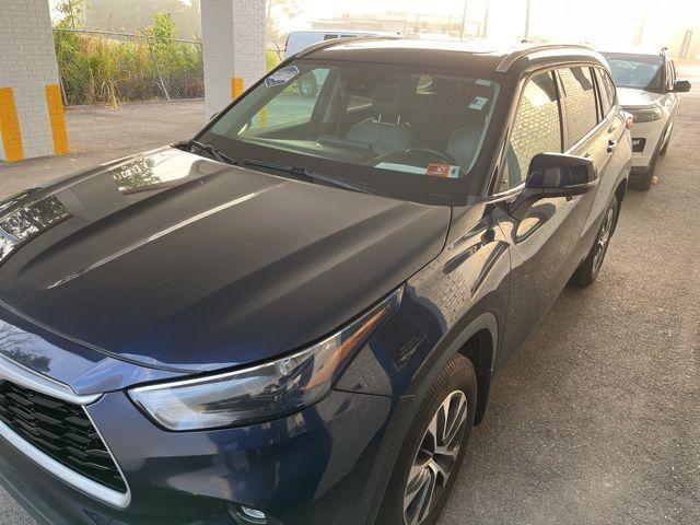 used 2022 Toyota Highlander car, priced at $32,698