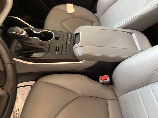 used 2022 Toyota Highlander car, priced at $32,698