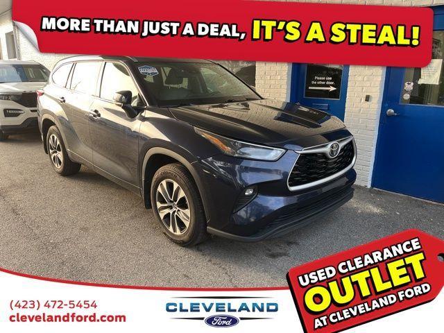 used 2022 Toyota Highlander car, priced at $32,395