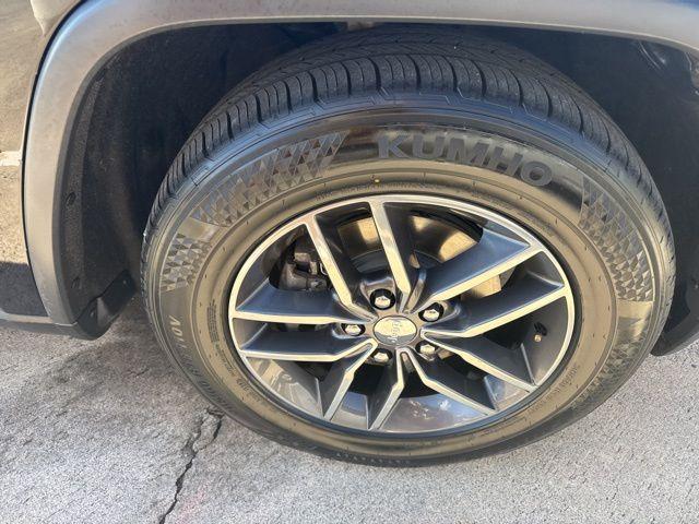 used 2017 Jeep Grand Cherokee car, priced at $15,791