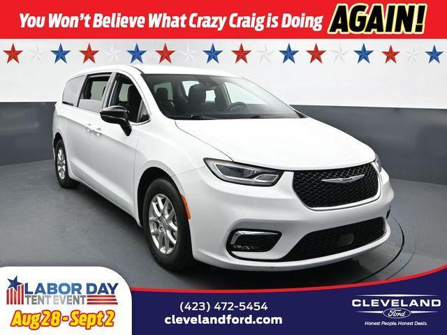 used 2024 Chrysler Pacifica car, priced at $25,798